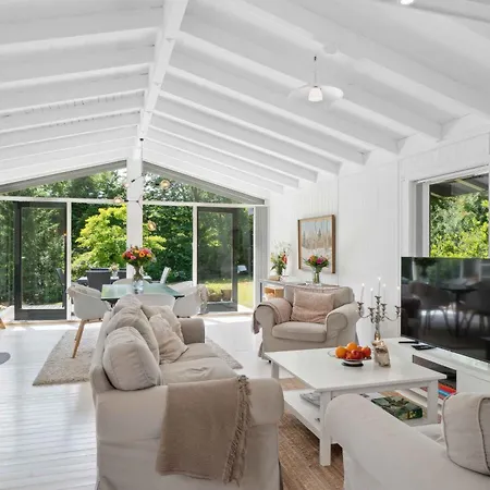 בית נופש Summer House In Close To The Coast *